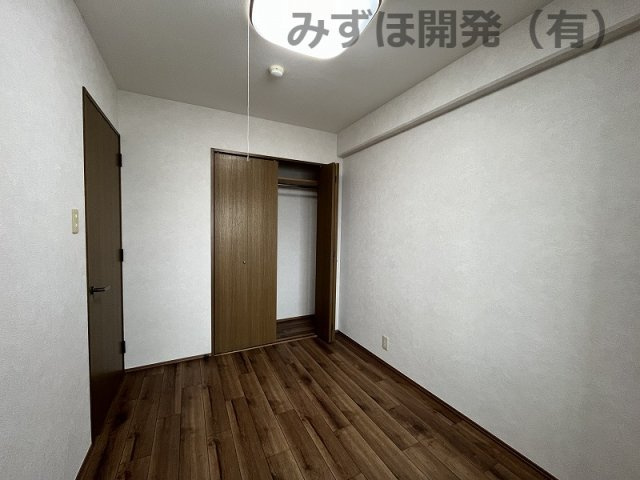 昭和マンション新庄の洋室