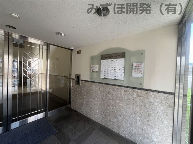 昭和マンション新庄のエントランス