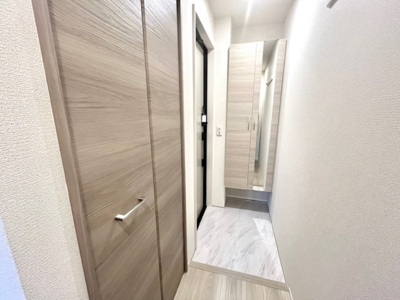 【玄関】 | ロイヤルステージ雑賀町