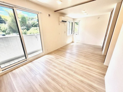 【居間・リビング】 | ロイヤルステージ雑賀町