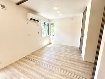 【洋室】 | ロイヤルステージ雑賀町