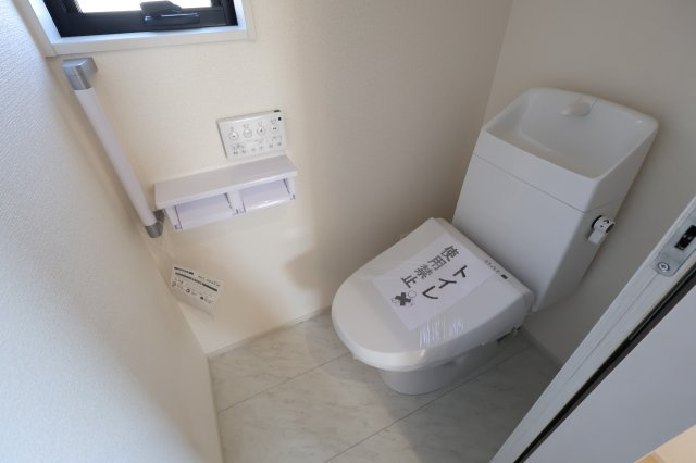 《仲介手数料無料》上尾市大字上1140-5(全1戸)新築一戸建てリーブルガーデンのトイレ