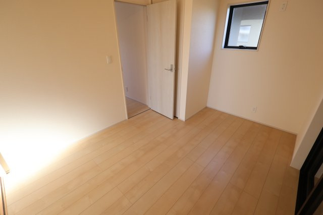 《仲介手数料無料》上尾市大字上1140-5(全1戸)新築一戸建てリーブルガーデンの洋室