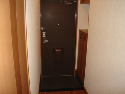 【玄関】 | フラワーヒル | 玄関(人感センサーライト)