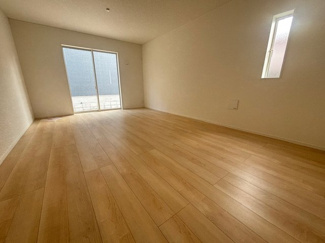 【居間・リビング】 | 東広島市高屋町白市　全２区画　NO1【P3台可】 | 17.7帖リビング☆対面式のキッチンでリビングが見渡せるので、お子様やご家族の様子が見えて安心です♪