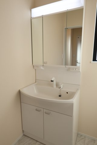 《仲介手数料無料》見沼区堀崎町579-3(全1戸)新築一戸建てハートフルタウンの独立洗面台