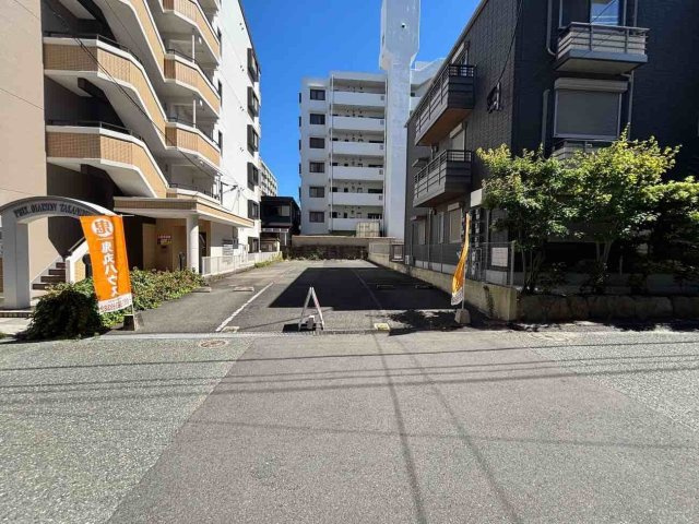 鷹の巣二丁目の前面道路含む現地写真|現地（2026年7月27日）撮影