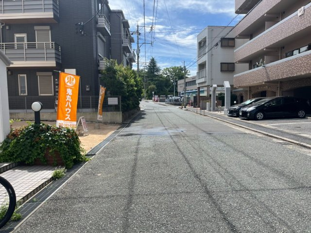 鷹の巣二丁目の前面道路含む現地写真|現地（2026年8月11日）撮影