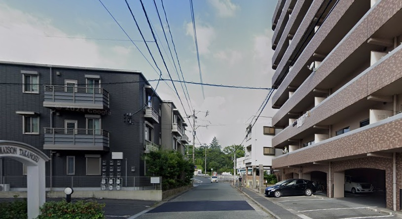 鷹の巣二丁目の前面道路含む現地写真