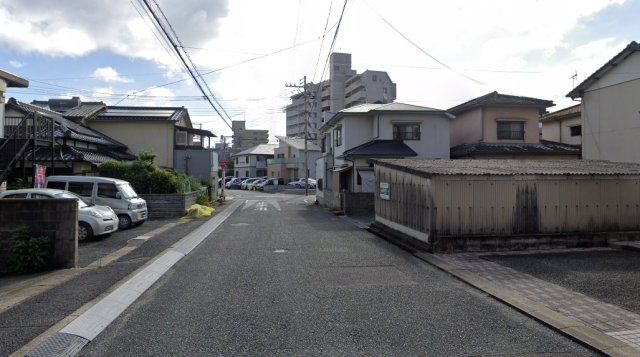 鷹の巣二丁目の前面道路含む現地写真