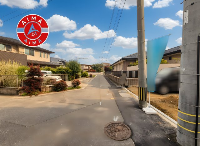 福岡市東区三苫1丁目第2-4棟(1号棟)の前面道路含む現地写真|前面道路は閑静な住宅地をはしる車通りの少ない道路。お車の出し入れが苦手なママや小さなお子様にも安心ですね。しっかり舗装もされているので、ベビーカーや自転車で通っても快適に通行できます。