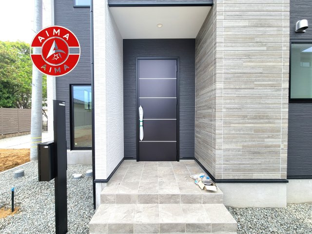 福岡市東区三苫1丁目第2-4棟(1号棟)の玄関|おでかけの時も帰った時も、「我が家」を最初に感じでもらえる素敵な空間に。