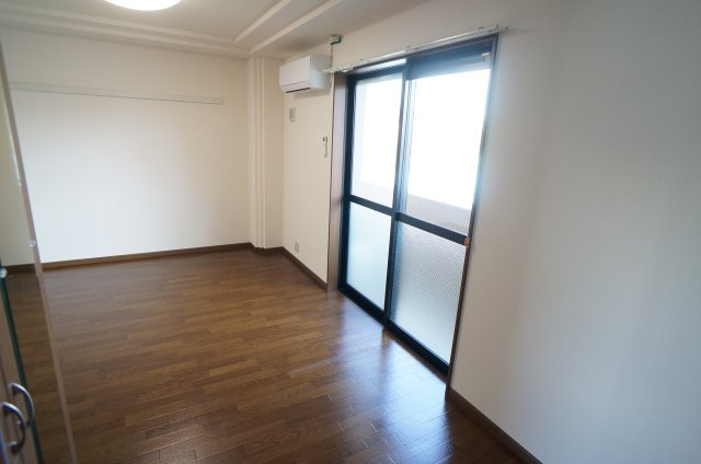 グレイス・ヒルズⅢの居間・リビング