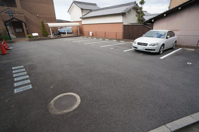 グレイス・ヒルズⅢの駐車場