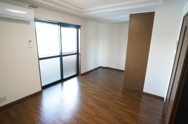 グレイス・ヒルズⅢの居間・リビング