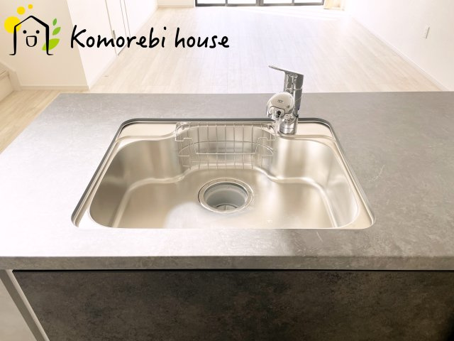 桶川市泉　6期　新築一戸建て　KEIAI GRACE　02のキッチン|コンパクトなキッチンで掃除もラクラク