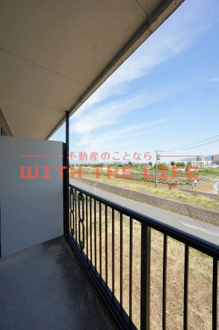 メゾン高野【キャッシュバック対象物件】のバルコニー|暖かな日差しのふりそそぐバルコニー