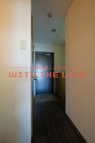 メゾン高野【キャッシュバック対象物件】の玄関|収納もある玄関です