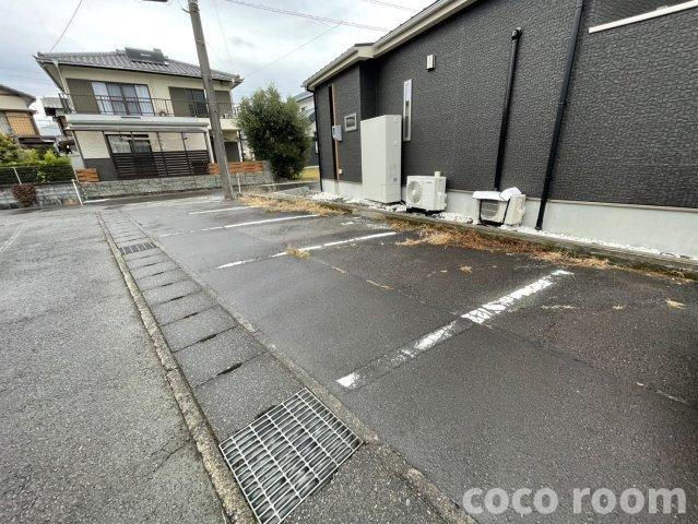 リリーベルの駐車場