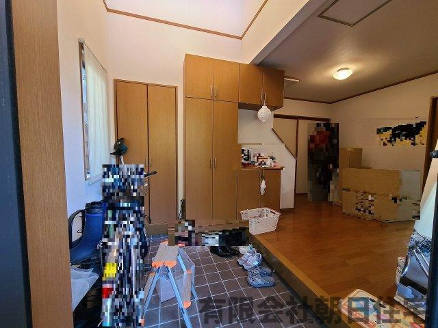 【玄関】 | 東岩坂中古戸建 | 広々とした玄関