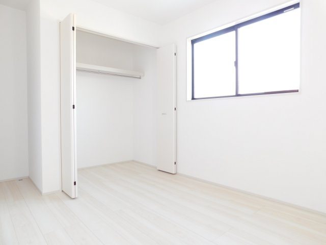 北名古屋市熊之庄屋形の新築一戸建の洋室|◇２階洋室◇　　明るい洋室５．７５帖　全居室収納完備♪　