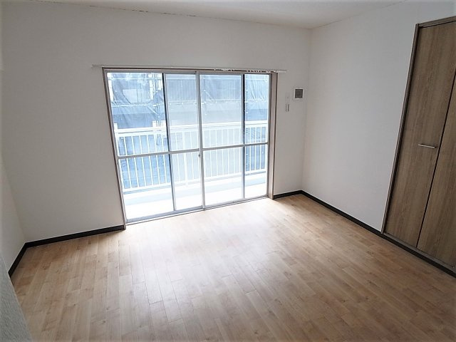 SUZURAN　DANCHI Ⅰの内装|約６帖の洋室