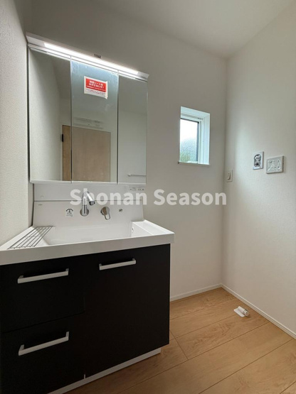 【独立洗面台】 | 収納・機能性に優れた独立洗面台◎
朝のお支度が捗りますよ♪