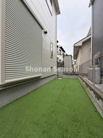 【現地画像あり】秦野市今泉第１期　全２棟　１号棟の庭|アウトドアリビングが満喫できる広い芝庭付き一戸建て◎
充実の余暇を過ごしませんか♪