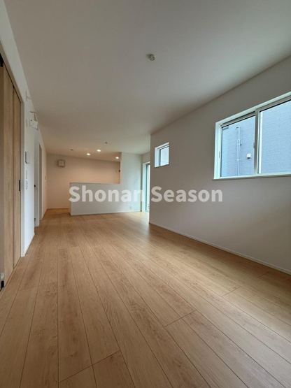 【居間・リビング】 | リビング階段でコミュニケーションが取りやすい3LDKの間取りプラン◎
全室フローリングなのでお掃除楽々です♪