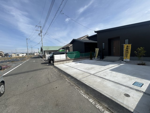 新築　高崎市塚田町　Livele Garden.S　１号棟の前面道路含む現地写真|現地写真　北側接道幅員約5.3ｍ
