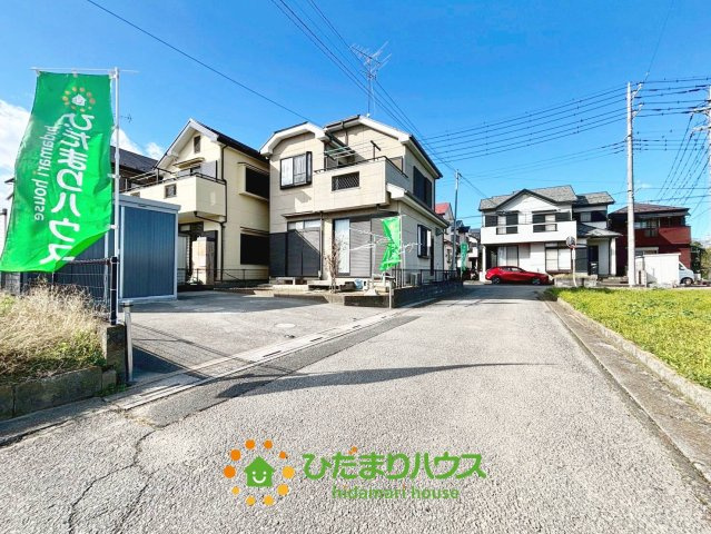 久喜市鷲宮　中古一戸建ての前面道路含む現地写真