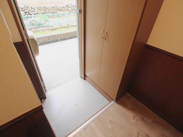 ウイングMISAWA VIの玄関