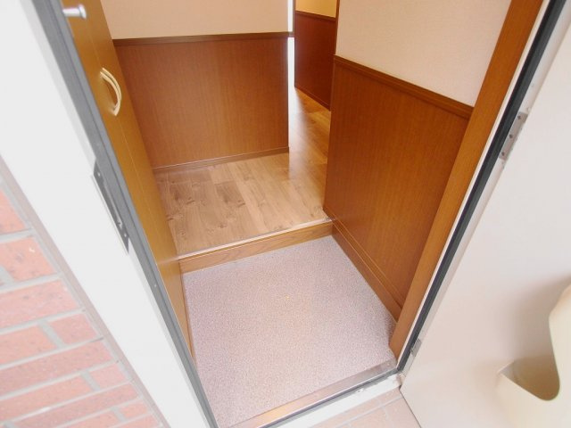 ウイングMISAWA VIの玄関