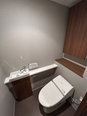 【トイレ】 | ルネ神田和泉町 | 落ち着いた色調のトイレです