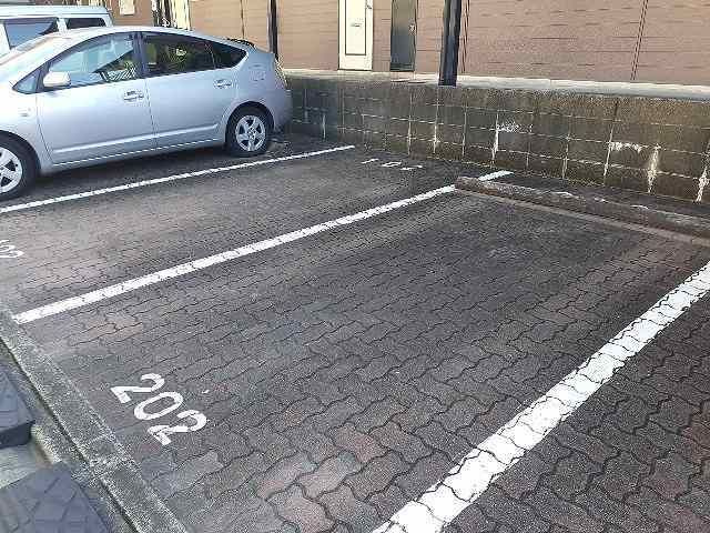 リバーサイド８００の駐車場|駐車場に車を止められます