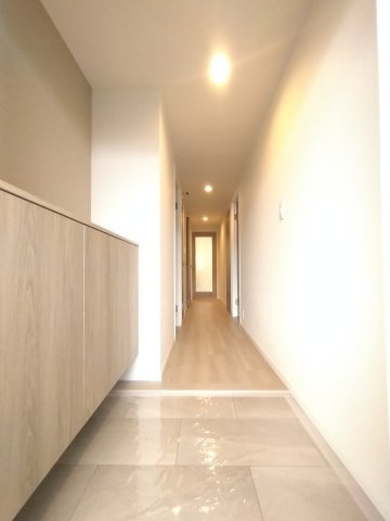 ジークレフ西宮武庫川館第2期の玄関|収納もある玄関です