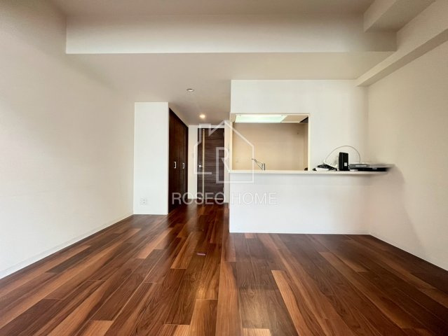 セイル淀屋橋の居間・リビング|同マンション別部屋：参考写真