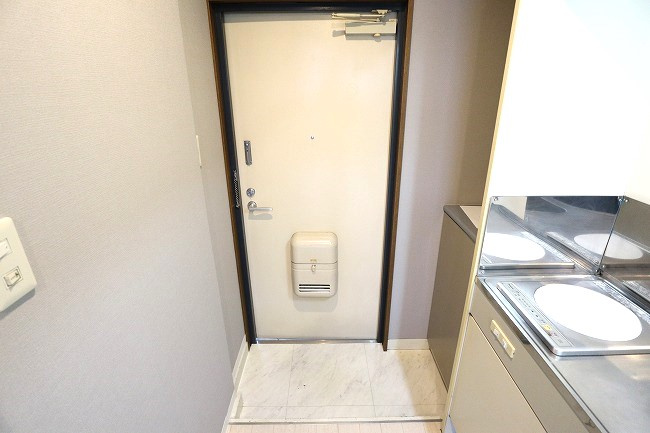 カーサ西立川の玄関