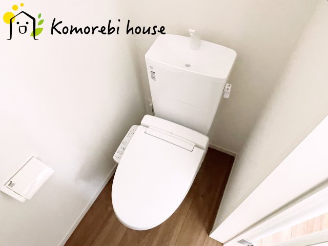 桶川市泉　6期　新築一戸建て　KEIAI GRACE　03のトイレ|落ち着いた色調のトイレです