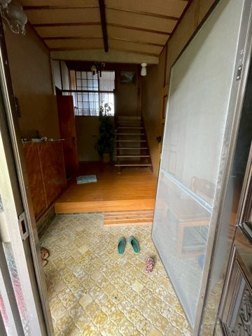 大生院　戸建ての玄関