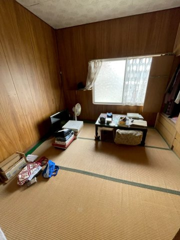 大生院　戸建ての洋室|敷き込みカーペット