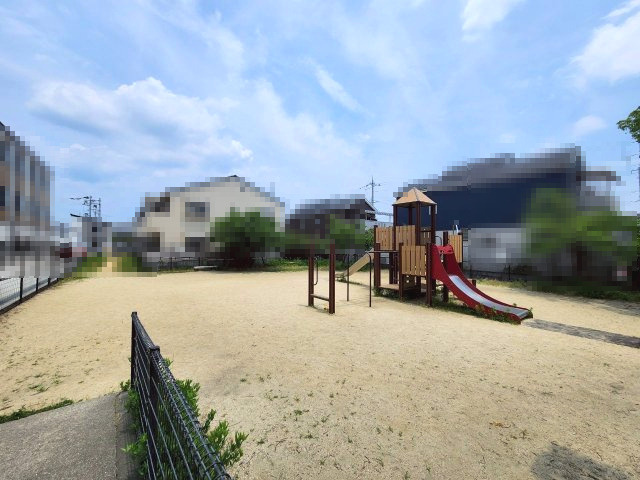 【価格改定】長岡京グリーンマンションのその他|お子さまの遊び場にぴったりな公園がすぐ近くにございます。
安心して外遊びが楽しめます！