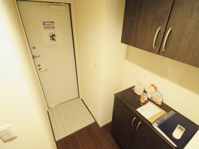 セブンプロート船越南3丁目の玄関
