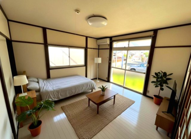 サンハイツの居間・リビング|本画像はAIのCG作成イメージであり実際に現地に家具は置かれていません。