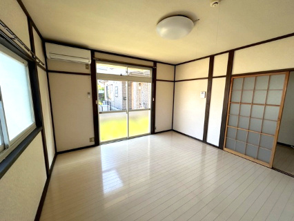 サンハイツの洋室