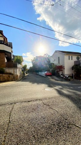 北六甲台5丁目の前面道路含む現地写真