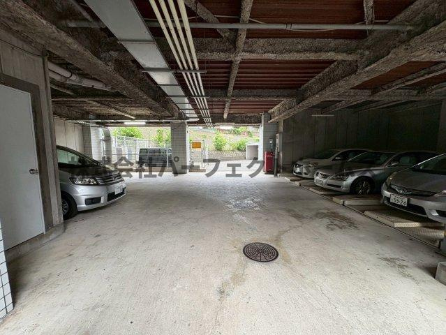 宮之阪ハイツ弐番館の駐車場|駐車場があるので、車を買う予定の方も安心です