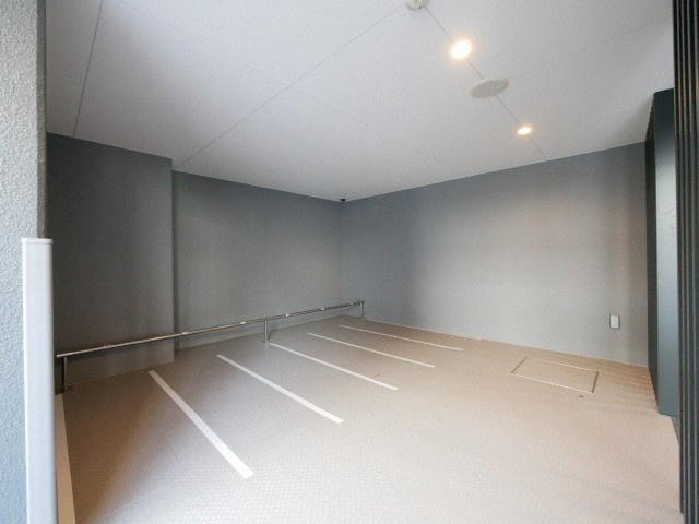 ジオエント新町の駐車場