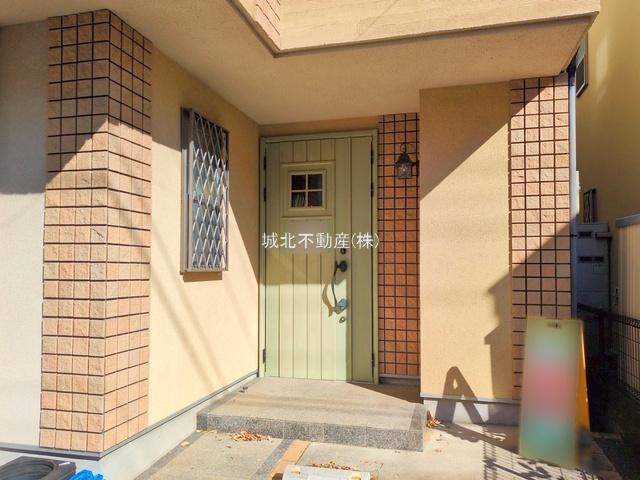 練馬区西大泉1丁目の玄関|暖かな印象の玄関♪♪
ご家族皆様を毎日明るく迎えてくれます