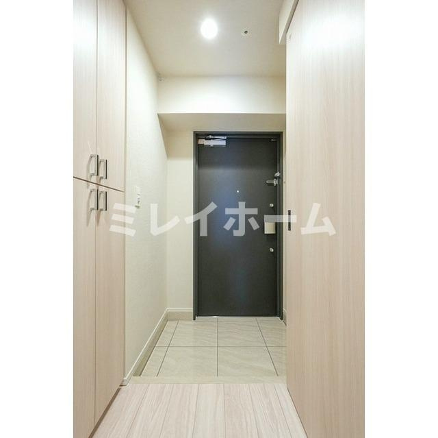 コンフォリア・リヴ西蒲田の玄関